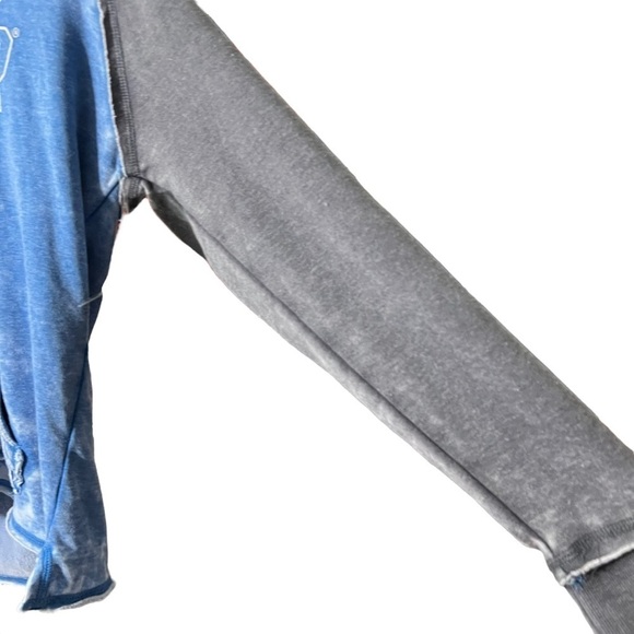 NASCAR Logo Graphic Fleece Blue Long Sleeve Sweatshirt Men’s Size Small NWT - Picture 2 of 6